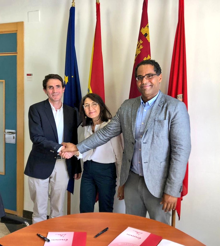 FPoncemar's tweet photo. Estamos muy contentos con esta noticia😊
Hemos firmado un Convenio de Voluntariado con la @UMU. Los estudiantes de la UMU podrán hacer voluntariado con #mayores de las residencias de San Diego,Domingo Sastre y @Hvirgenalcazar
https://t.co/68dUKvvutb
#Poncemar #RedSolidariaBankia https://t.co/mPvf7EwSDG