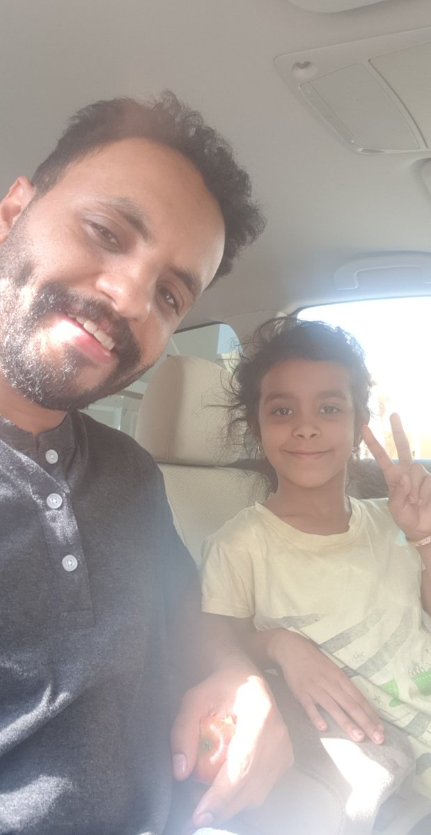 alkazraj's tweet photo. 👧 : بابا بروح معاك
👴 : لا مشغول
👧 : بليييييز بابا 🙏
👴 : https://t.co/kKJbCj7EaN