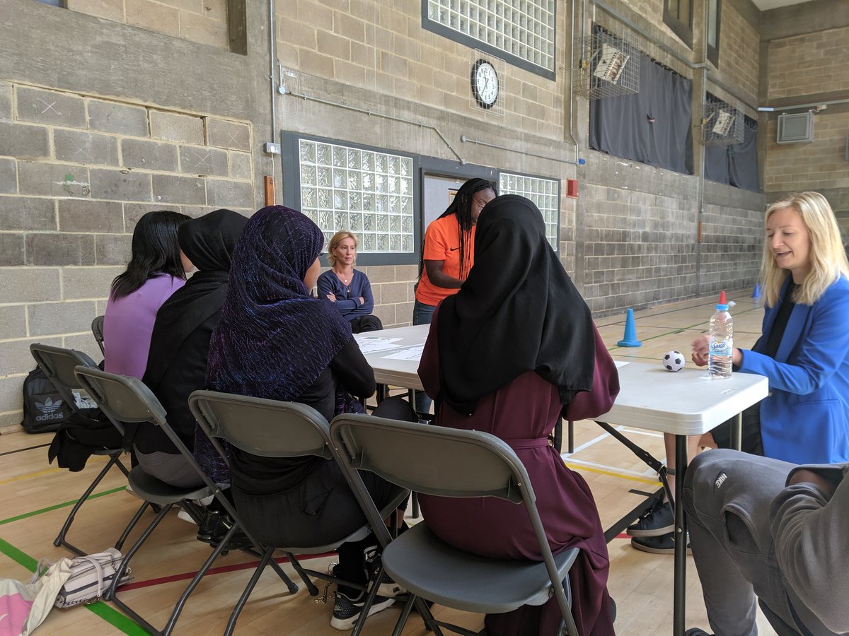 london_sl's tweet photo. Amazing session on dealing with stress with Oyin at our South hub today. Followed by some extremely competitive team games with coach Rashan. #movingintowork #teamstreetleague https://t.co/2PcMePjUWs