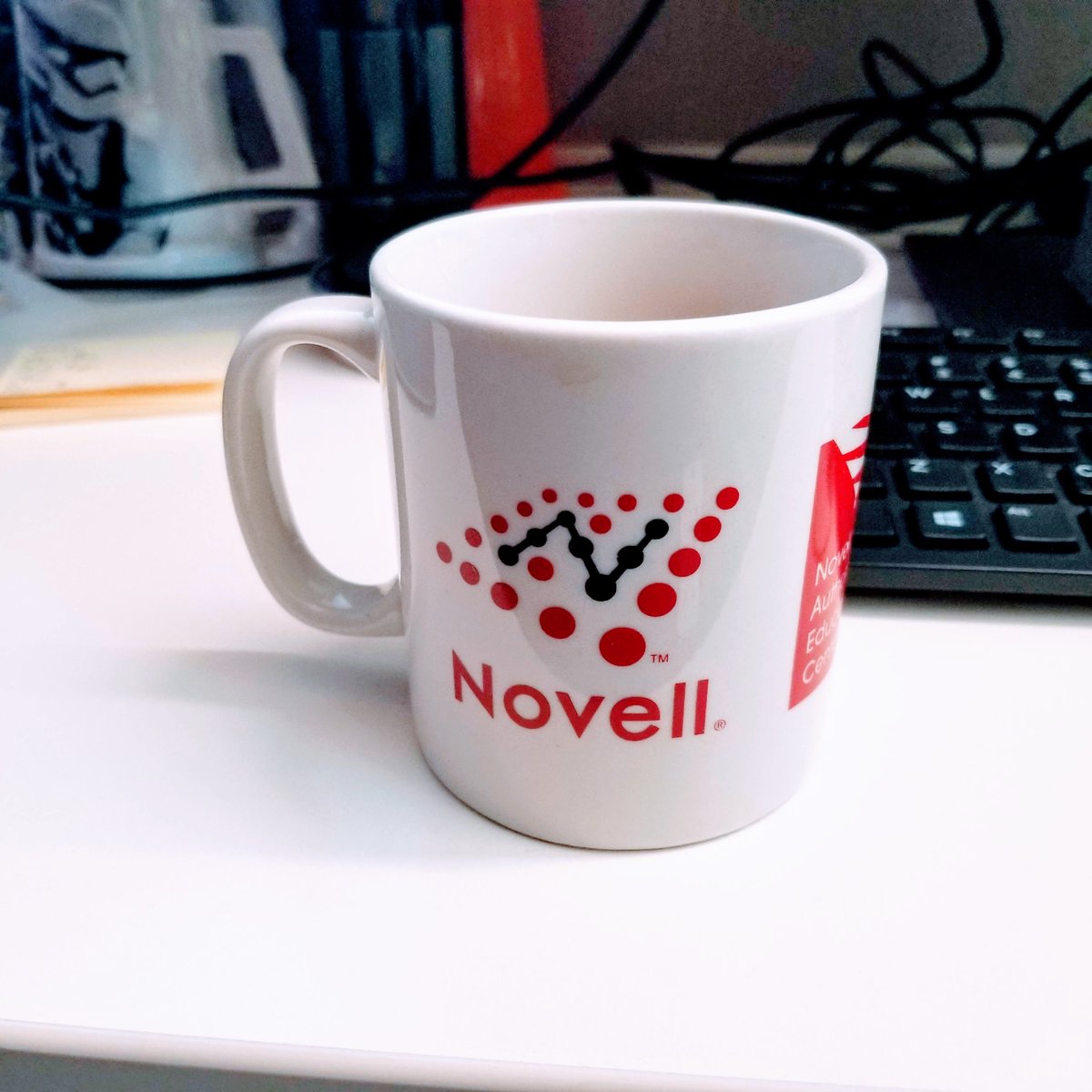 JeffRo_KY's tweet photo. I wonder how many gallons of coffee has been through this cup. #IFeelOld #Novell #NetWare #IPXSPX #NerdLife https://t.co/9asT1uYFXO