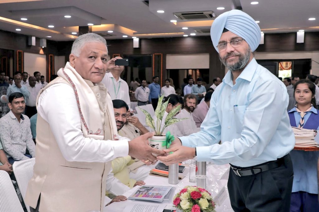 RailwayNorthern's tweet photo. Sh.T.P. Singh, General Manager, Northern Railway held a meeting  with the Hon’ble Ministers/Members of Parliament of constituencies that come under the jurisdiction of Delhi Divisions in New Delhi today. https://t.co/ws12LWwEUE