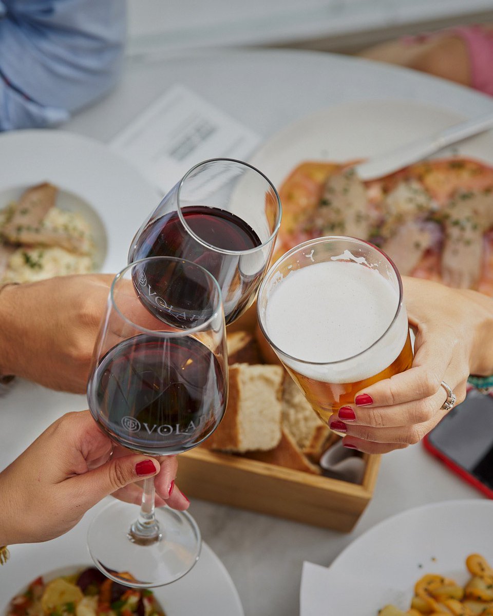 La mejor gastronomía andaluza de Madrid, la puedes encontrar en <a href="/TabernaVolapie/">Volapié</a> ¿A qué esperas para visitarlos? 🍻🥗🍅
👉 plazario2.com/restaurante/vo…

#MadridRío #plazario2 #TabernaVolapié