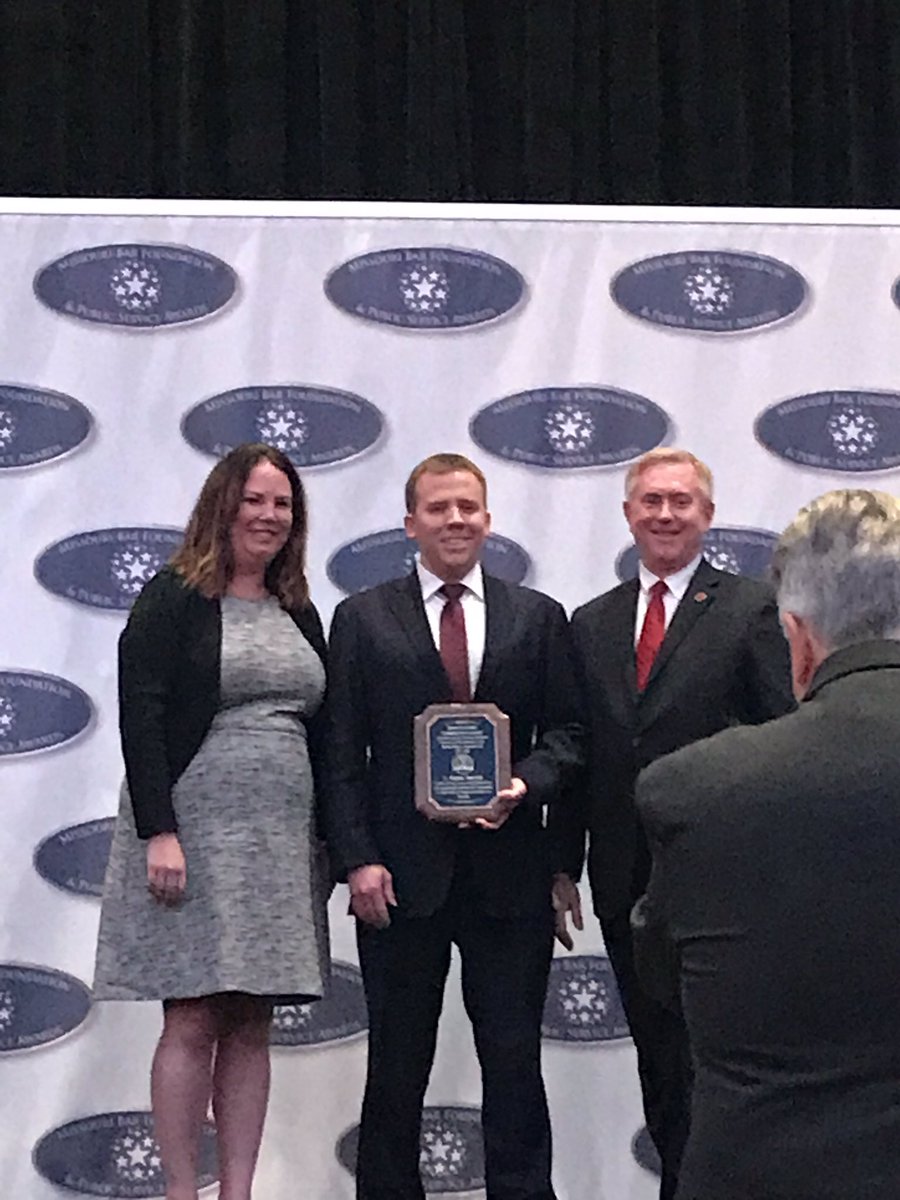 SpringfieldBar's tweet photo. Let’s hear it for @SpringfieldBar and Foundation board member Nate Dunville, @mobarnews 2019 Community Service Award recipient.  We are grateful for your constant and impactful support. https://t.co/Kj8H89KQPV