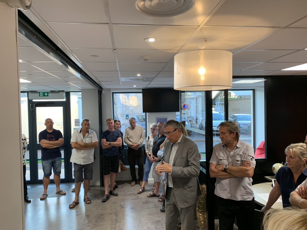 Lancement 🚀 réussi ce soir de la nouvelle Agence Crédit Agricole Centre Est #stdidiersurchalaronne.
Belle Équipe au service de nos clients , sociétaires et notre territoire #saonebeaujolais #TeamBVS