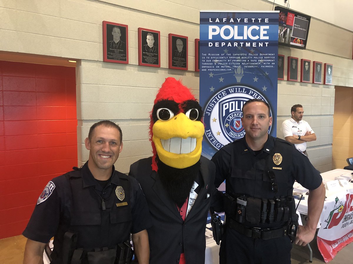 LafayetteINPD's tweet photo. We are back on campus today with @BallState and @indianastate looking for the next group of Officer recruits. Application deadline is October 25. #lpdin #NowHiring https://t.co/bq9MuknY9C