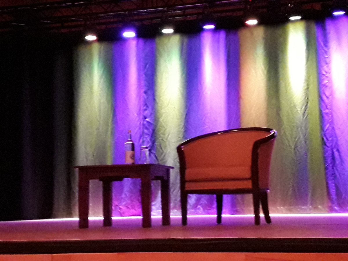 icelandfreundin's tweet image. In Erwartung der Lesung von #AxelHacke im #,#KulturforumWienebüttel #Lüneburg #Kulturscheune