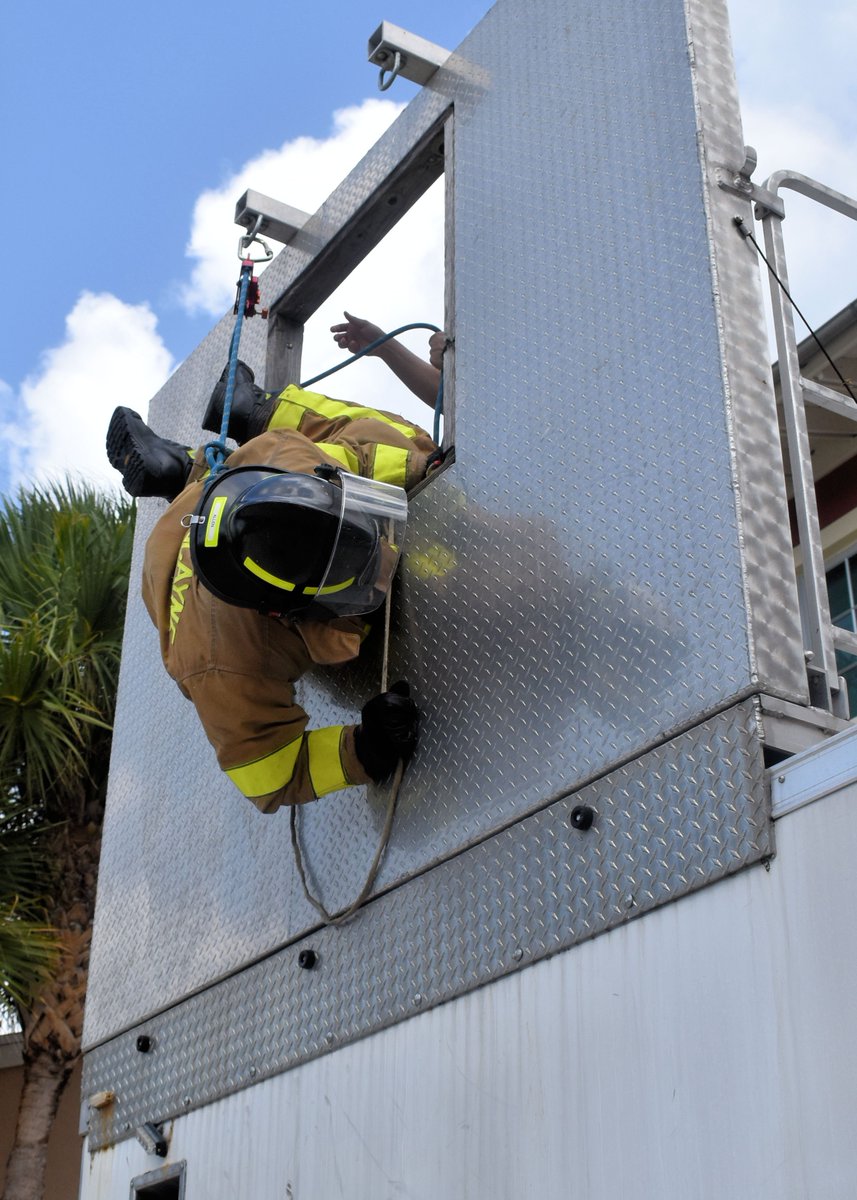 KBFRops's tweet image. Key Biscayne Fire Fighter Mike Allen bailing out of a 2nd floor window during Firefighter Survival training. " Luck is when opportunity meets preparation".  Firefighter survival training is a an example of making their own luck. #EveryoneGoesHome , #KBFire
