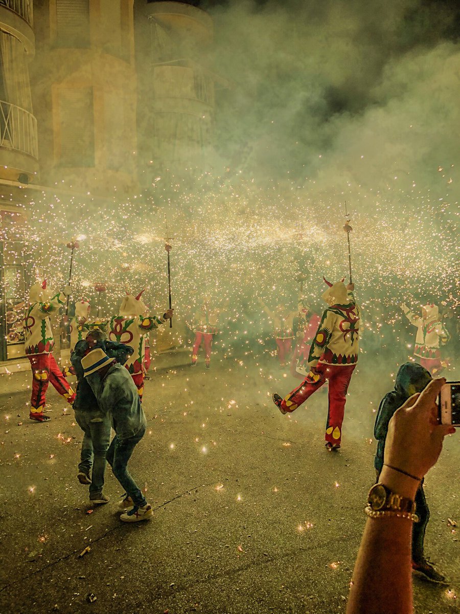 DFociGresca's tweet photo. I més fotos que van apareixent del dia del nostre Xè Aniversari
#trobadadediables #aniversari #10anys #10colles #diables #santatecla2019 #salutifoc #festesitradicions #culturacatalana #sensediablesnohihagresca #carretilles #aixiescatalunya #torreforta #tarragona #somcultura https://t.co/CPoM3RdGQO