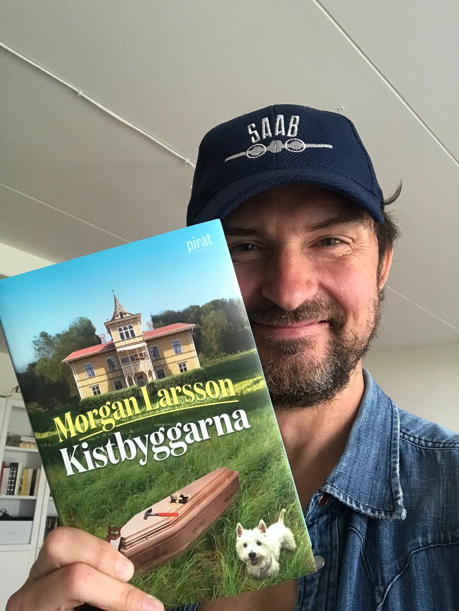 Den här veckan gästas Bokboxen av författaren, radioprofilen och hedersknyffeln Morgan Larsson!
Läs om nya boken ”Kistbyggarna” med mera. 
👍🏻📚😁👍🏻📚😁👍🏻📚😁👍🏻📚😁👍🏻

Bare å klicke häre:
bokboxen.blogspot.com/2019/09/gastbl…