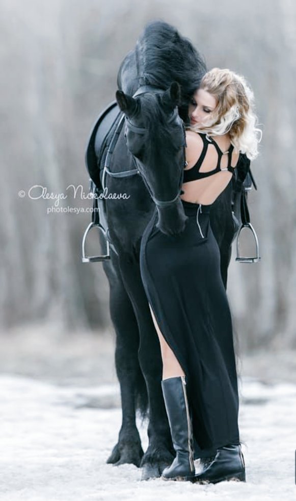 ARZJUN's tweet photo. Beautiful girl with the horse... https://t.co/I0vhDXWeNU