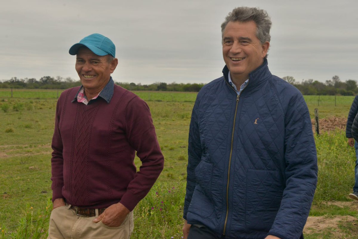lmetchevehere's tweet photo. Santos cultiva pomelos rosados, zapallos y sandías, cerca del río Guaycurú, y con la nueva obra de riego va a poder aumentar la producción y evitar que se inunde. Mejores condiciones para que los productores chaqueños puedan invertir, crecer y desarrollarse!! #AvanceReal💪💪 https://t.co/I3WfgmLbKA