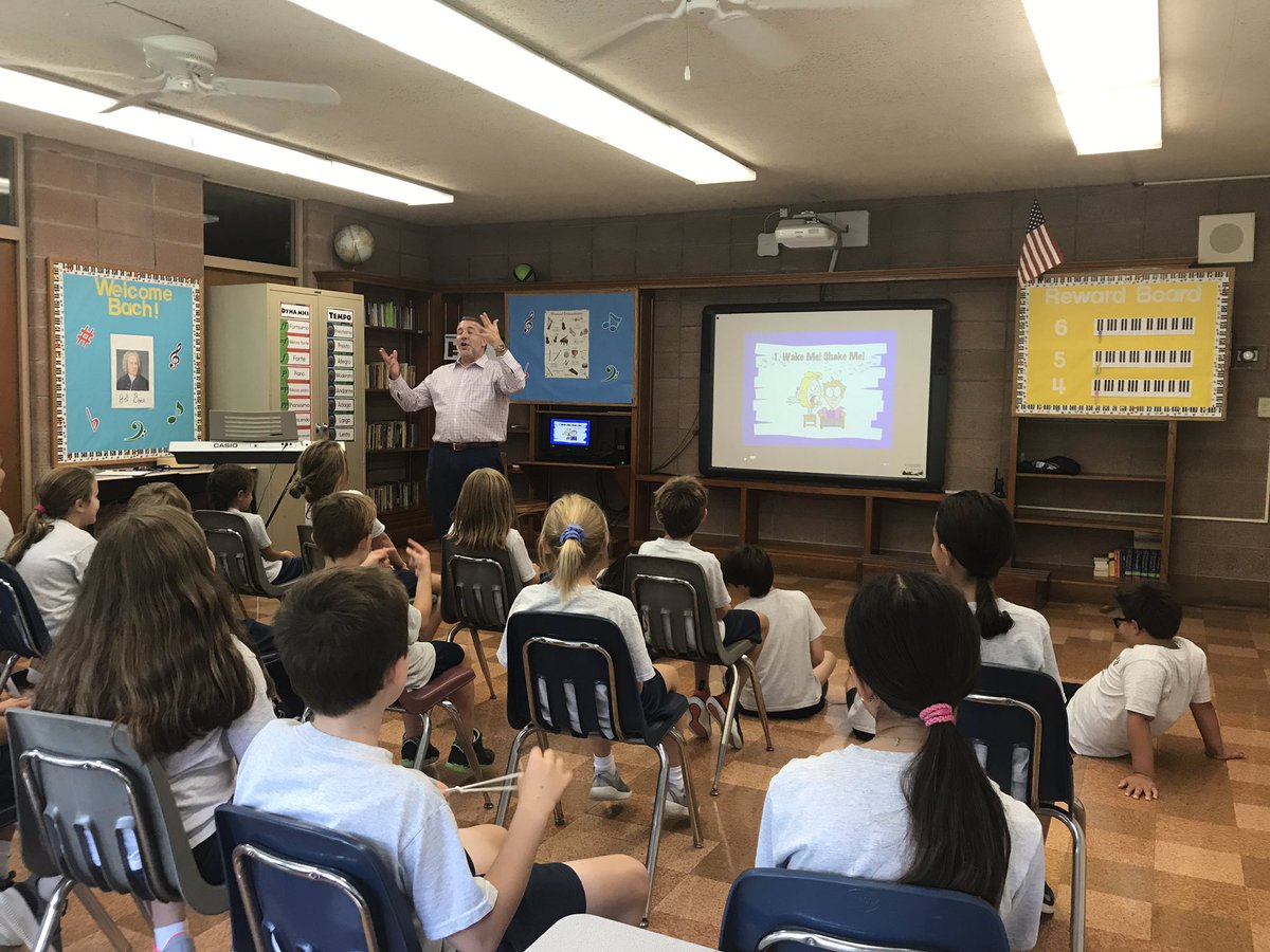 RESRyeNY's tweet photo. Mr. Viserta leads the 4th grade in some afternoon music fun with “Wake Me, Shake Me!”
#WeAreRes
#ResPride
#BeAPhoenix https://t.co/THB606EITR