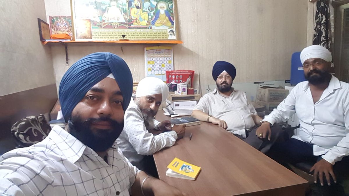 SukhpalSinghRg's tweet image. उपमुख्यमंत्री @msisodiaजी ने दिल्ली मे #EntrepreneurshipProgram शुरू किया है
जिसमे सरकारीस्कूलों के बच्चे सिर्फ जॉब करने वाले न बनकर,जॉब देने वाले भी बने,इस उद्देश्य से राजौरी गार्डन के विभिन्न कार्यक्षेत्र के Businessmans को #motivationalspeaker के तौर पर इस Program के साथ जोड़ा