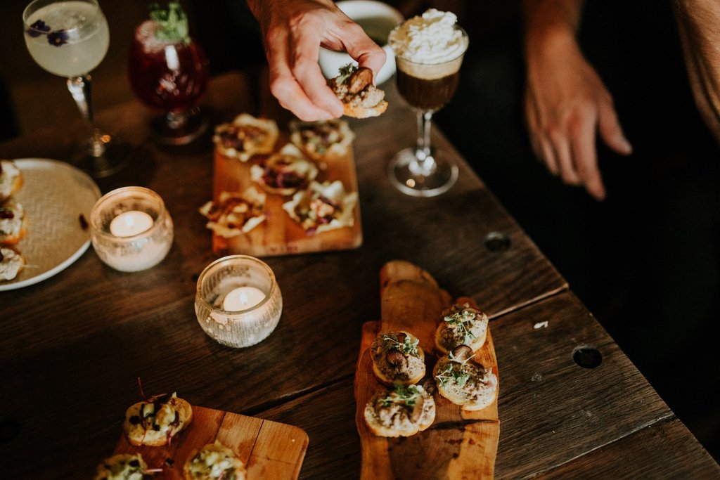 Can you believe it’s only 98 days til Christmas?! The countdown is officially on 🙌🏻⠀
⠀
If you’re still looking for a place to host your Christmas party then look no further! What more could you want than bespoke Christmas cocktails &amp; canapés 😍⠀

thedeadcanary.co.uk/Christmas 🎄