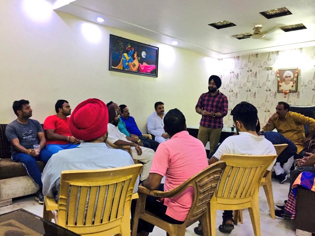 SukhpalSinghRg's tweet image. उपमुख्यमंत्री @msisodiaजी ने दिल्ली मे #EntrepreneurshipProgram शुरू किया है
जिसमे सरकारीस्कूलों के बच्चे सिर्फ जॉब करने वाले न बनकर,जॉब देने वाले भी बने,इस उद्देश्य से राजौरी गार्डन के विभिन्न कार्यक्षेत्र के Businessmans को #motivationalspeaker के तौर पर इस Program के साथ जोड़ा