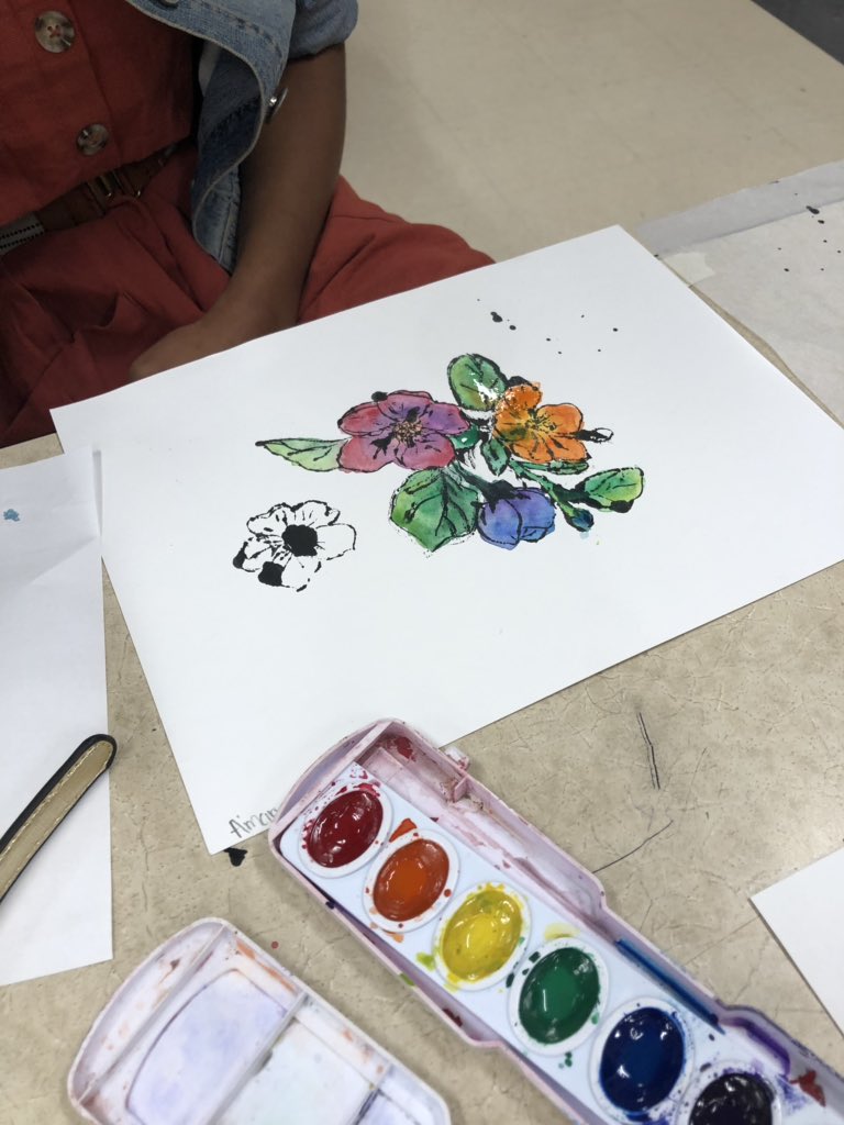 RoigMcKnightart's tweet photo. Adding color to our blotted line technique. @TCSBoardofEd @BryantStampede #Tcslearn #pwbhsdaily https://t.co/VODp0Qldkf