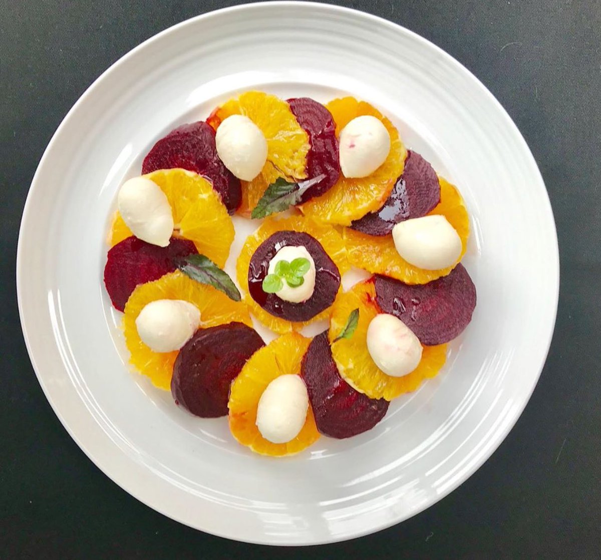 gabyjennings78's tweet photo. Betabel + naranja + #mozzarella @LiguriaQuesos. ¡Buen provecho! #SaborYColor https://t.co/ZNz8d0noXG