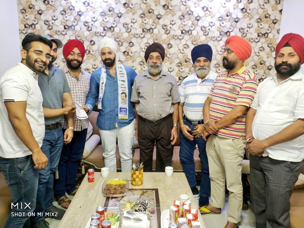 SukhpalSinghRg's tweet image. उपमुख्यमंत्री @msisodiaजी ने दिल्ली मे #EntrepreneurshipProgram शुरू किया है
जिसमे सरकारीस्कूलों के बच्चे सिर्फ जॉब करने वाले न बनकर,जॉब देने वाले भी बने,इस उद्देश्य से राजौरी गार्डन के विभिन्न कार्यक्षेत्र के Businessmans को #motivationalspeaker के तौर पर इस Program के साथ जोड़ा