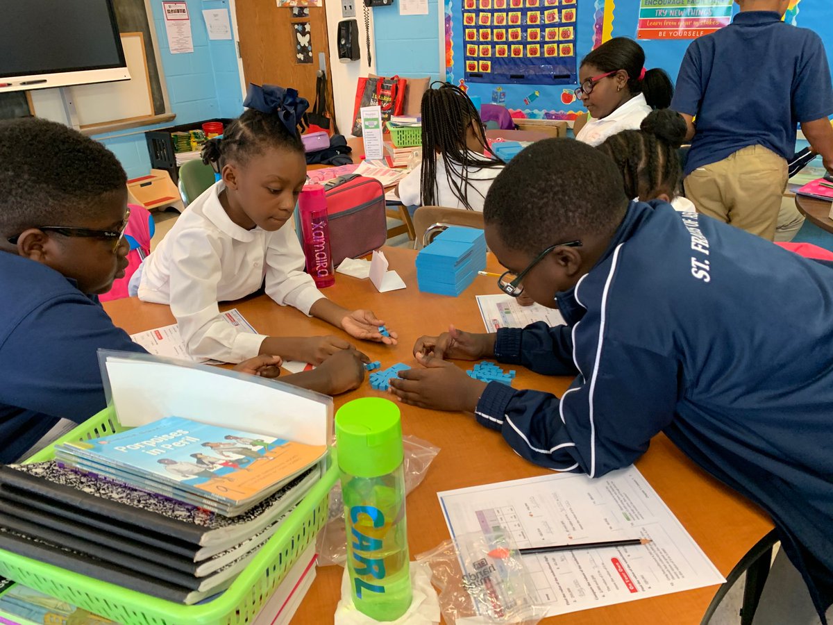 Grade4sfabx's tweet photo. Grade 4 used Math manipulatives to understand Place Value and learn how to work cooperatively! #sfaBronx https://t.co/ne8Fq1YdlY