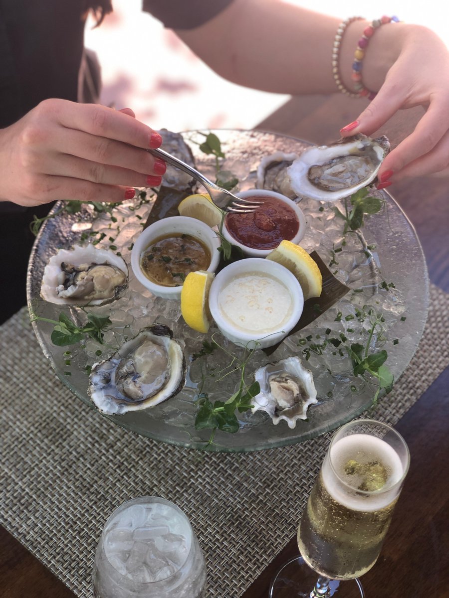 MeatMarketMiami's tweet image. Oysters and Veuve Clicquot Brut 🥂
Yes, it's Happy Hour at Meat Market.
