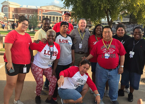 CFISDbus's tweet photo. Two amazing Football Teams, One excited Transportation Center!!! #CFISDspirit #BarkerTransportation #CypressRanch #LanghamCreek https://t.co/vwvTBUfvXT