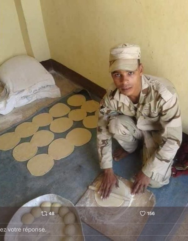MohamedSecretz's tweet photo. فاكرين جملة : بكره تشوفو ماسر!
جيش مصر أقوى جيوش المنطقة تعداداً و عتاداً بقى شكله كده تحت حكم القزعة! بيعجن و يبيع خضار و
جمبري...جرى ايه يا جيش بلدي؟ ايه اللي وصلك للذل و المهانة دي بالمنظر اللي يعر ده؟
#محمد_علي
#الرحيل_ياسيسى_او_النزول_للشارع
#كفايه_بقي_ياسيسي
#Enough_sisi https://t.co/dI5cAmIE7X