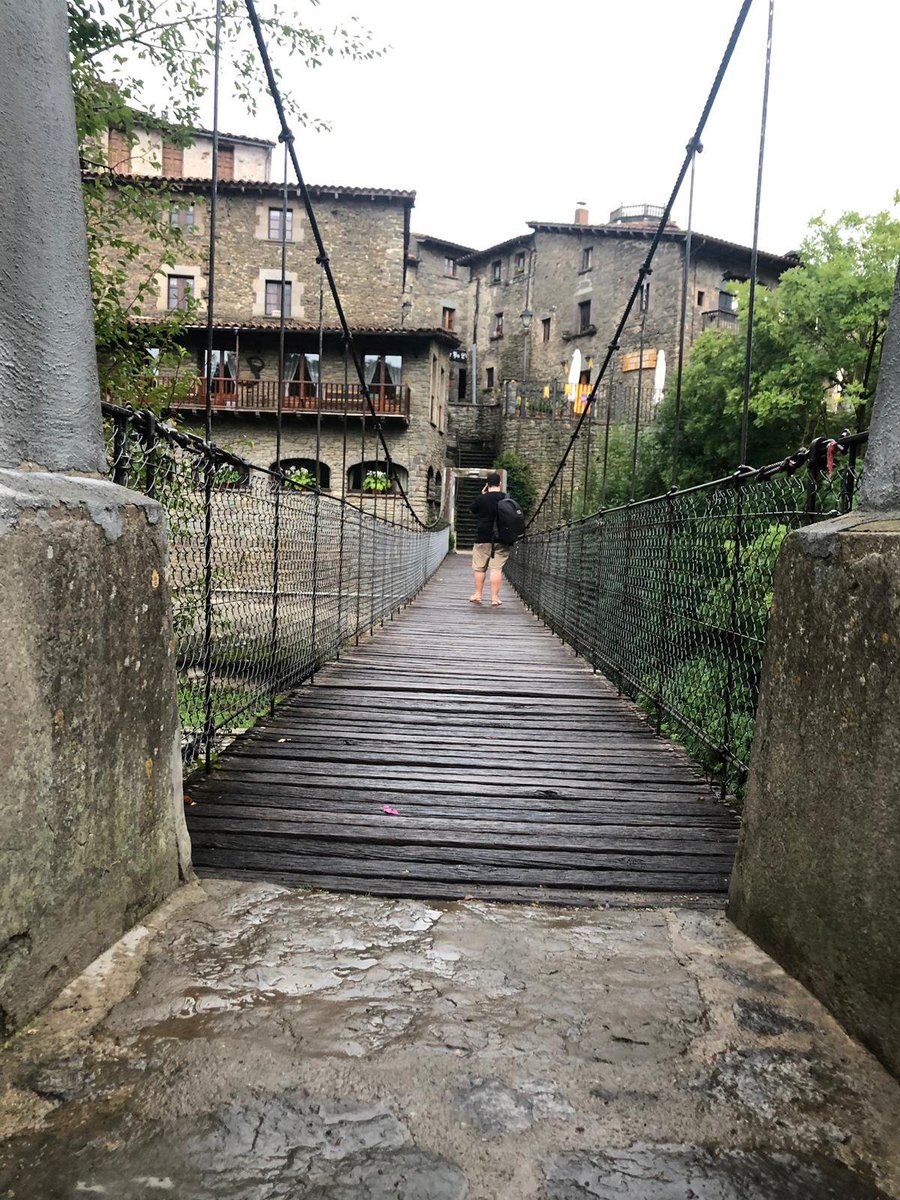 ConnecticatTV's tweet image. 🔴 #ENDIRECTE | Al #Connecticat ens agrada bastir ponts! Com el de Rupit i Pruit. Una estructura del 1945, perquè els habitants poguessin creuar la riera. Ens l'ensenya @EL9TV 🌁
👇👁️📡
De 19h a 20h a les 📺 locals i a laxarxa.cat/connecticat #Rupit @territoricat @rupitipruit