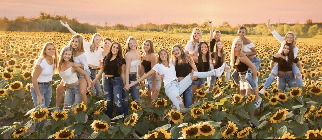 shellysales22's tweet image. L🌻VE this team ❤️ #royaljags #allgirl #allfun