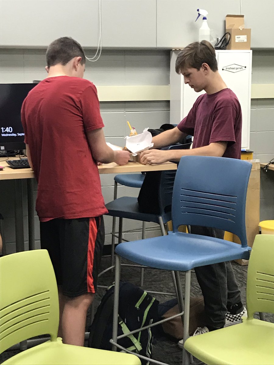 weareHOWELLIB's tweet image. The IB Design Technology students immediately made adjustments to their contraption. #learningthroughfailure #revision @HierDesigns
