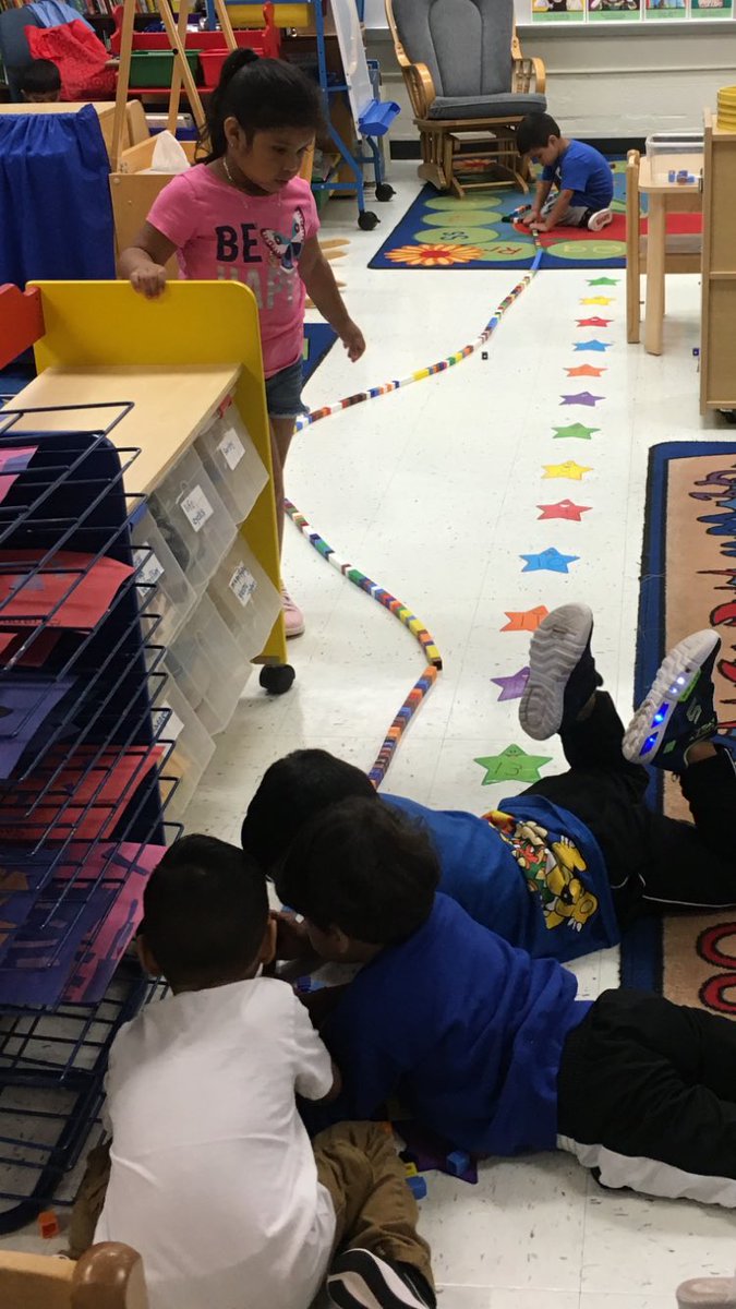 These four friends used teamwork and collaboration to make a super long line of unifix cubes 😊. <a href="/FCPSPreKEHS/">FCPS PreK & Early Head Start</a> <a href="/CrestwoodElem/">Crestwood Elementary School</a>