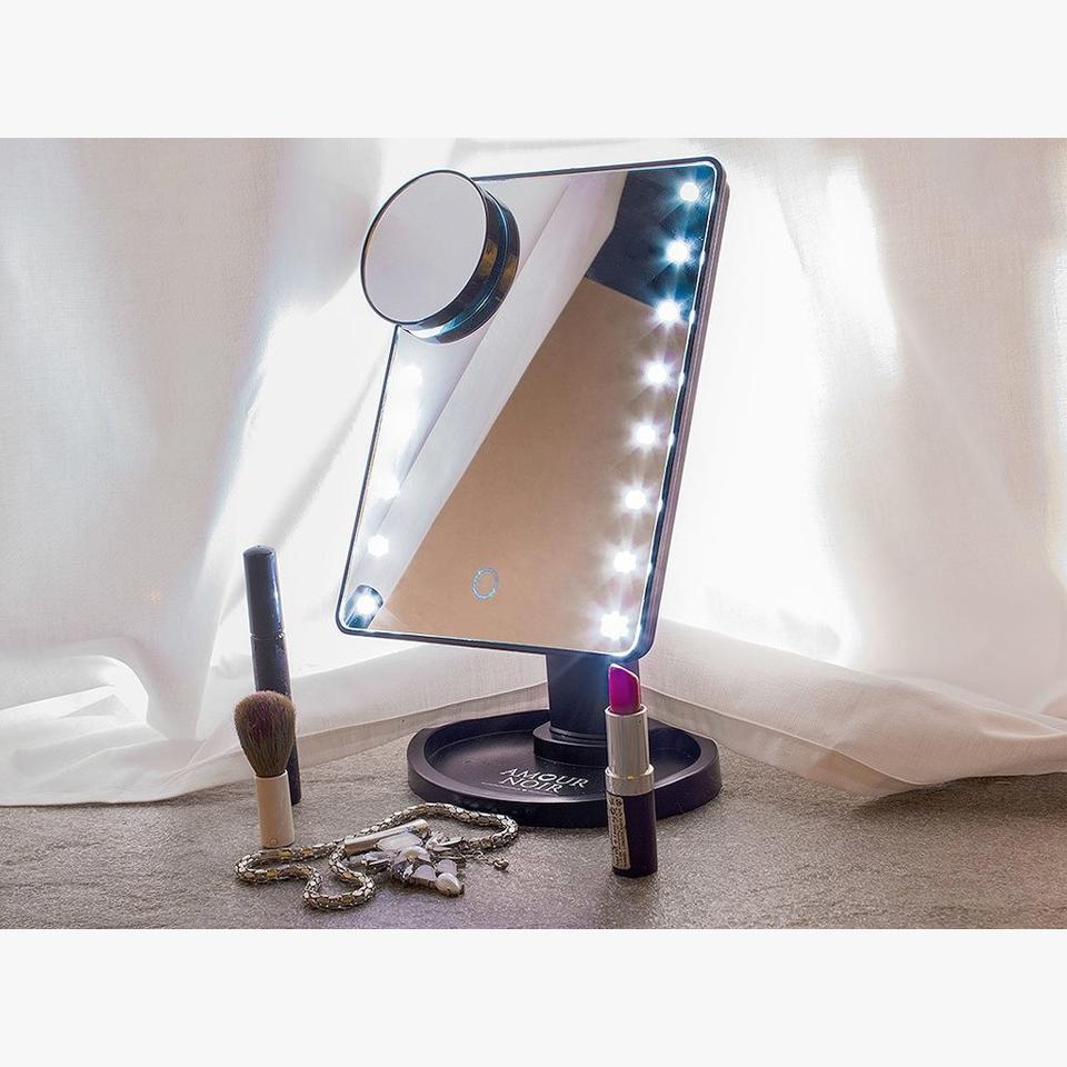 AMOUR NOIR - LED COSMETIC MIRROR - showcase yourself in the most perfect of light 

ht.ly/OrpH30pv884
