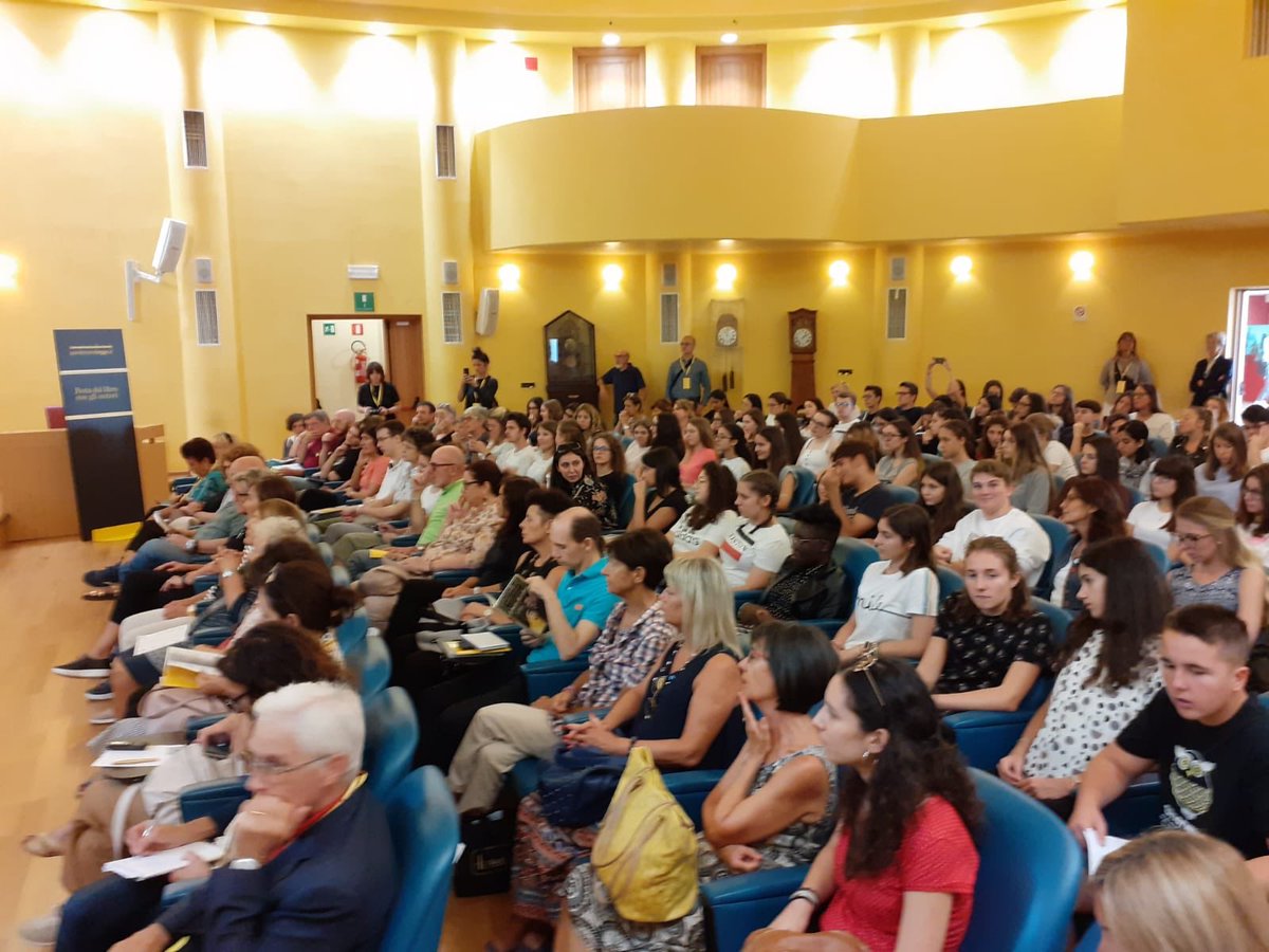 ZiauddinY's tweet photo. It was wonderful to attend the 20th literary festival @pordenonelegge in Italy.
A huge participation of school and college students was remarkable. #LetHerFly https://t.co/u9D6dYKOQJ