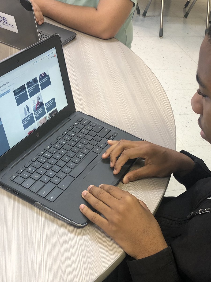 rgmansfield's tweet photo. I love how Actively Learn Independent Reading gives my students voice and choice. They are able to choose their article as well as rate, review, and recommend to peers.  @activelylearn @GoogleForEdu @TCCHS_tccentral https://t.co/MdpfUURVXM