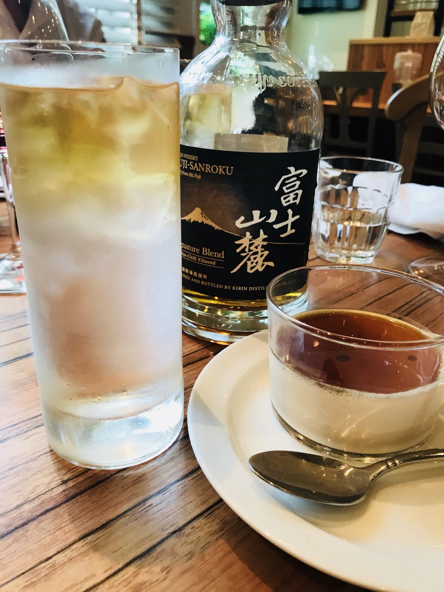 田邉 公一 On Twitter デザートにウィスキーのトワイスアップをペアリングする人って僕以外にいるのかな こうすると一口目はウィスキー の味をそのまんまストレートに感じることができて 飲み進めていくと水割りになり 最後は水の比率が高くなって スッキリと飲み