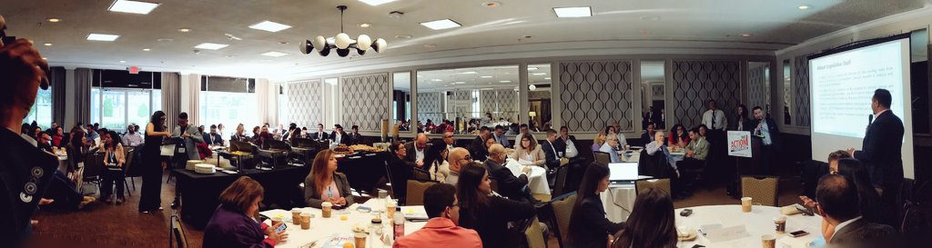 PaseoPodcast's tweet photo. 🛋️ 1 Packed Room
🇺🇸 13 States Represented
🇵🇷 100+ #Boricuas
#PuertoRicoMatters #Power4PR
#HispanicFederation #PRAChicago https://t.co/l0dbMdvUfT