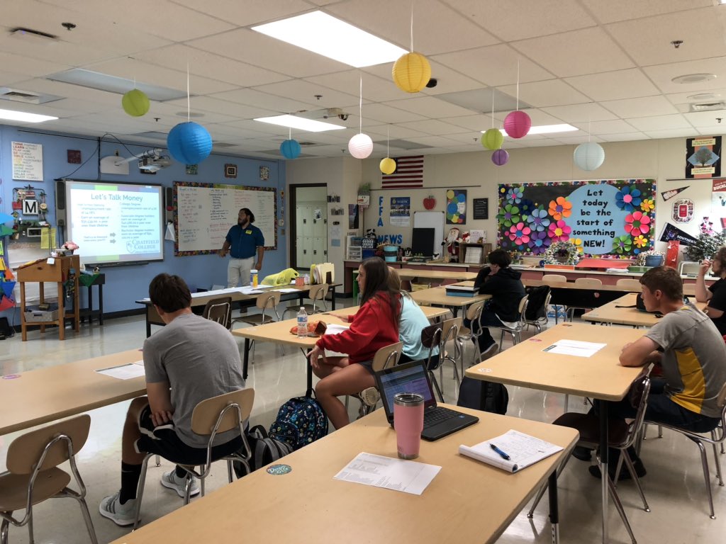 gtownjrhighFFA's tweet photo. Thanks to Anthony Terrones from Chatfield College @ChatfieldCol for sharing life options and information about Chatfield College so we can weigh options for our futures!! #GtownWay #lifeoptions https://t.co/tC9vMhjKF8