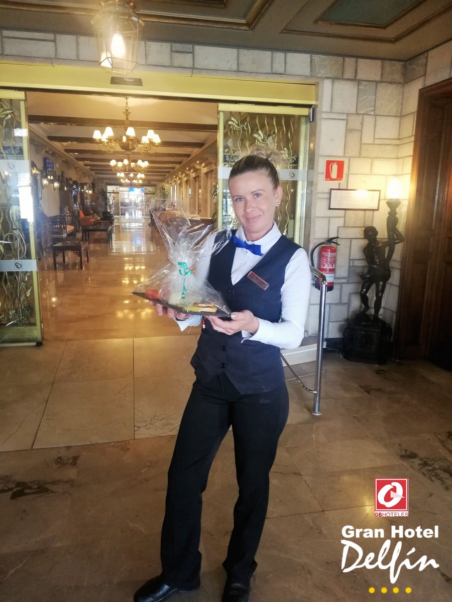 ghdelfin's tweet photo. Fruta de Bienvenida, servida por nuestra simpatica camarera Simona 🍐🍉🍇// Welcome fruit , served by our nice waitress Simona ... https://t.co/HPhs0BWl4y