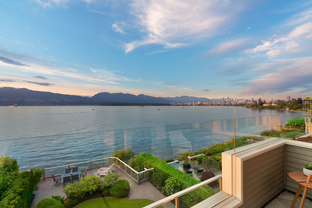 Become #charmed by this lovely Vancouver home featuring all the amenities an outdoor enthusiast would need, including waterside deck for swimming, kayaking and paddle boarding. bit.ly/2m0GLLg #EVAmericas