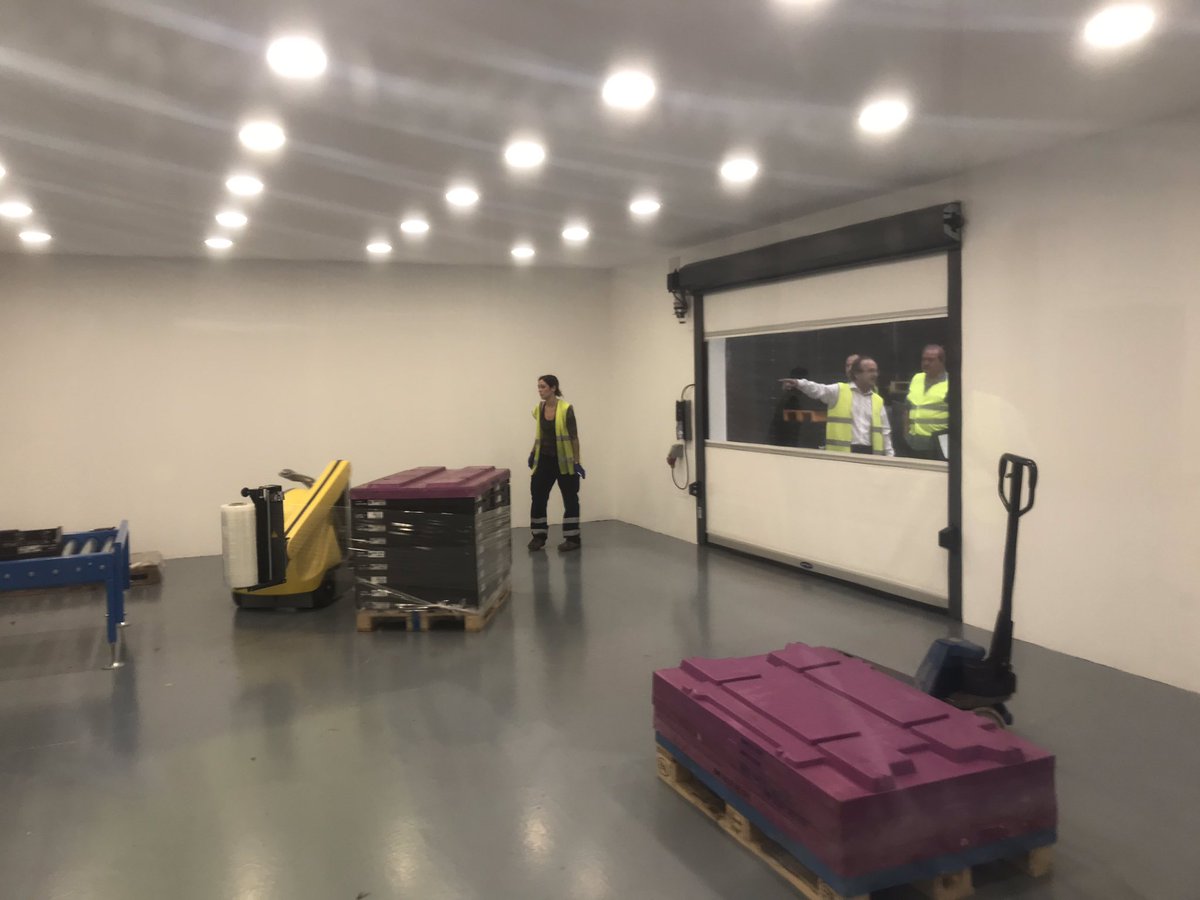 cil_logistica's tweet photo. Agraïm la visita de @FundacionICIL per la visita a la nostra planta de #logisticainversa i presentació del nostre projecte @cil_logistica @ITKSuite https://t.co/O42OclEjvt