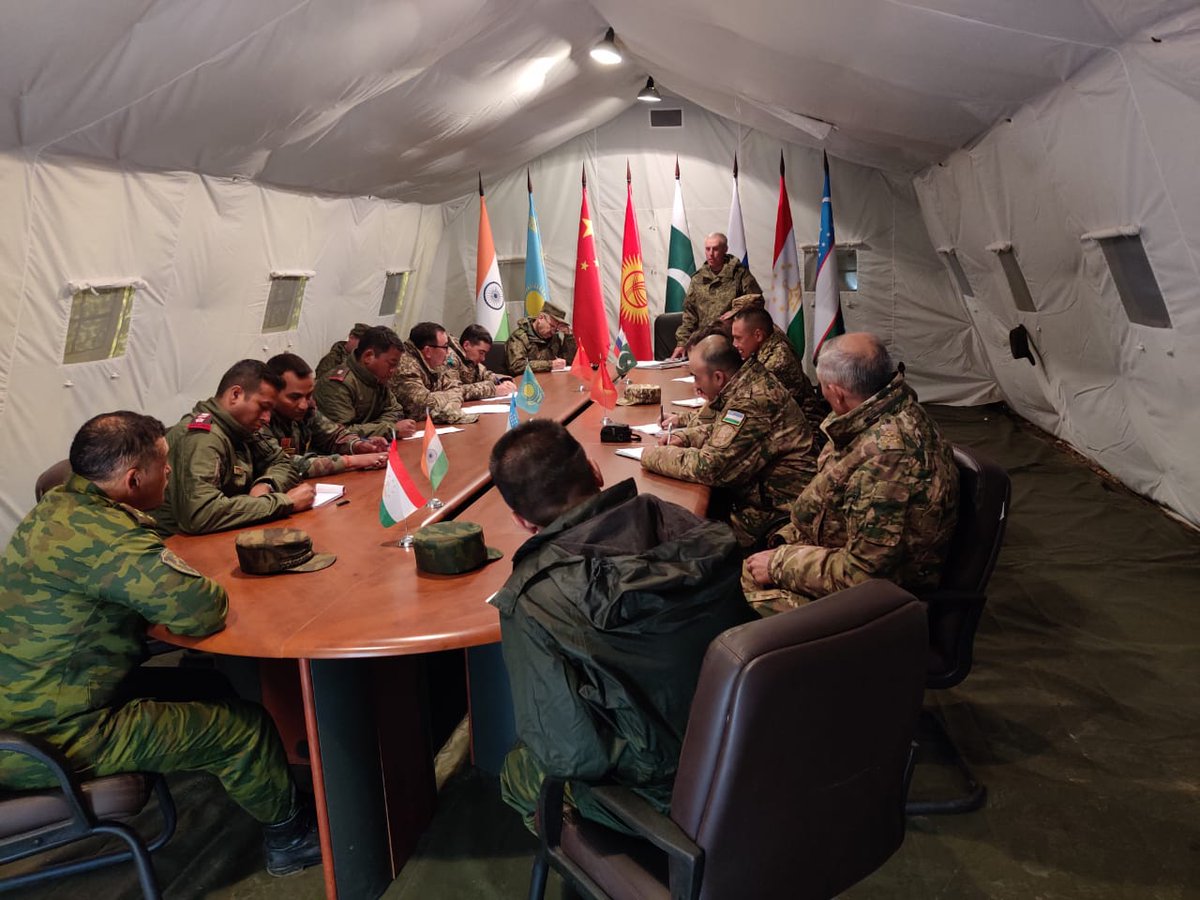 adgpi's tweet image. Ex #Tsentr2019
#SharingBestPractices

Joint planning and brainstorming amongst contingents are going on to calibrate &amp;amp; evolve interoperability through joint planning and sharing best practices.

#Interoperability
#Synergy
#Cooperation