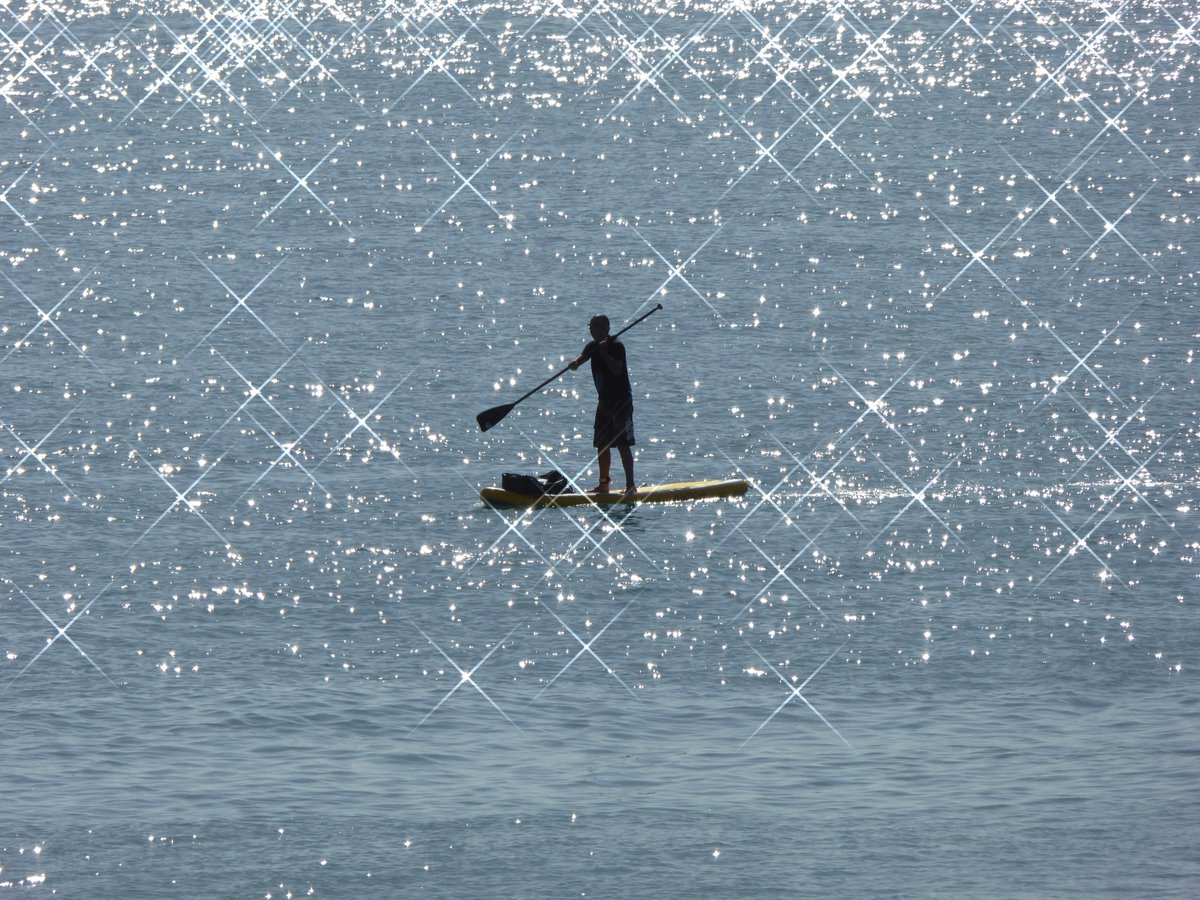 zeetha's tweet photo. Using the #starfilter to emphasise the sparkling sea today #brighton #paddleboarding https://t.co/UQ28rdNJNy