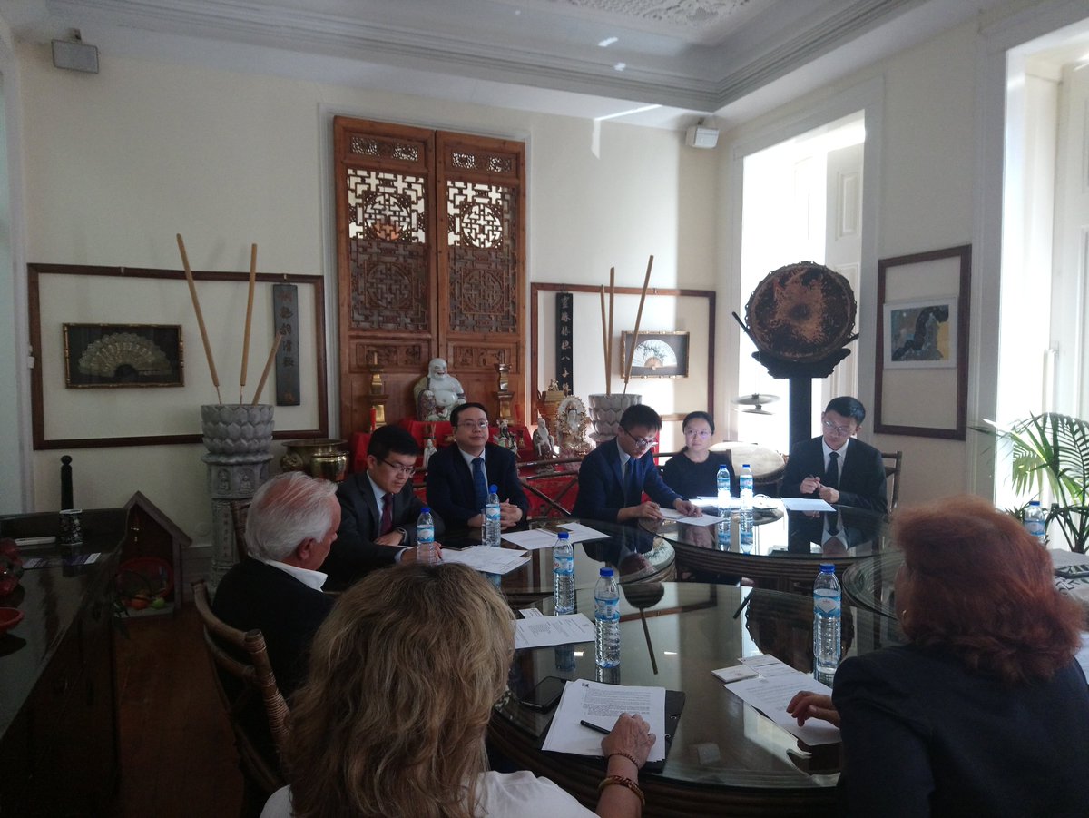 RotaSedaPT's tweet photo. A ANRS teve a honra de receber a Delegação do "China Center for Contemporary World Studies" chefiada pelo seu Diretor Prof. Jin Xin, que teve lugar na Fundação Casa de Macau no passado dia 17 de Setembro. Abaixo poderá visualizar algumas fotografias do simpático encontro. https://t.co/JRCz7JTt6y