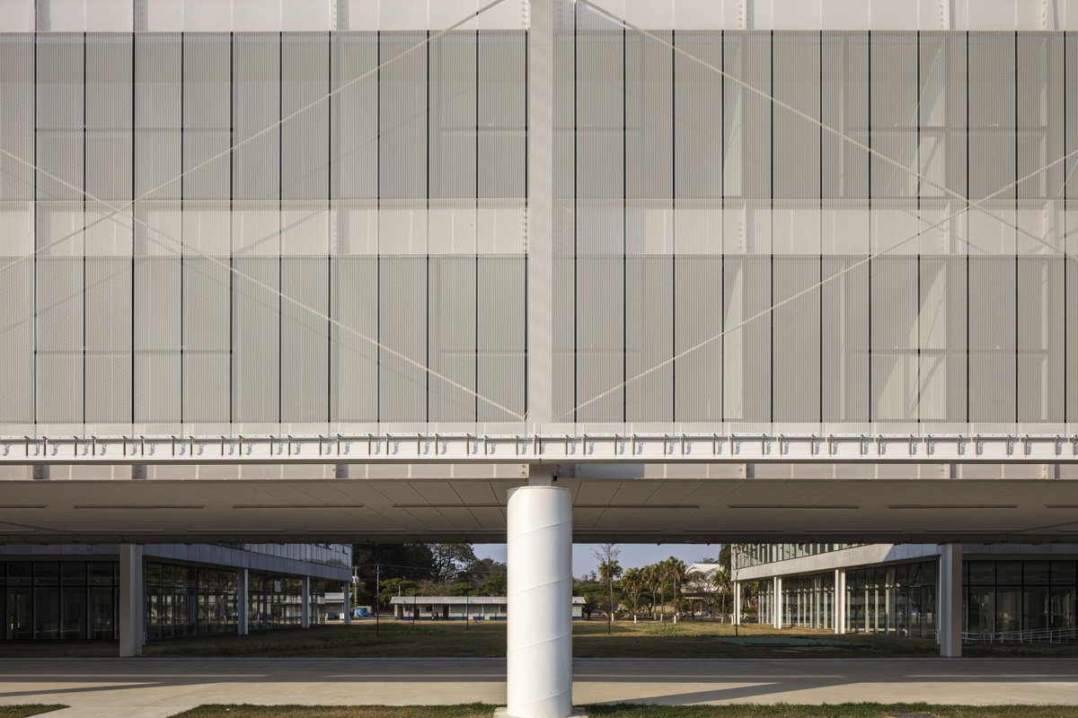 HDLatam's tweet photo. Nuestro revestimiento #Stripscreen aporta un aspecto único a la #fachada del edificio División Ciencias Fundamentales, en el Campus ITA #Brasil, además de colaborar con el ahorro energético
Obra de METRO Arquitetoshttps://www.hunterdouglas.cl/ap/linea/control-solar/stripscreen https://t.co/AMJQL7sKDX