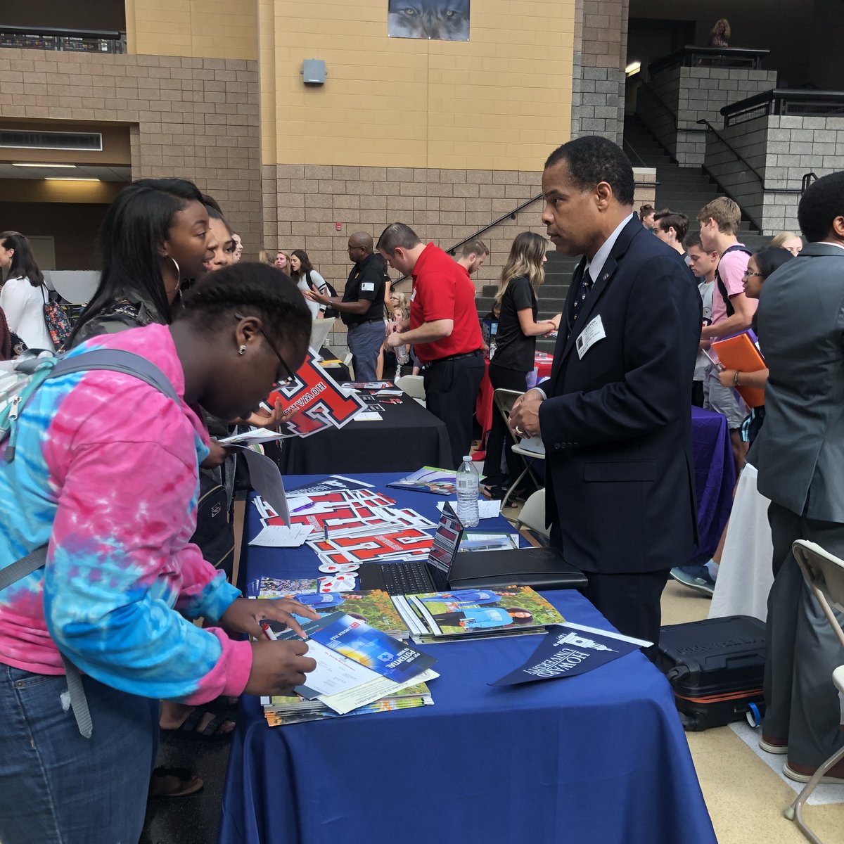 OE_Student_Serv's tweet photo. Senior College Fair and Student Services resource presentations are underway!!  Ask your senior about it tonight 😀 https://t.co/yiPmbXp8fC