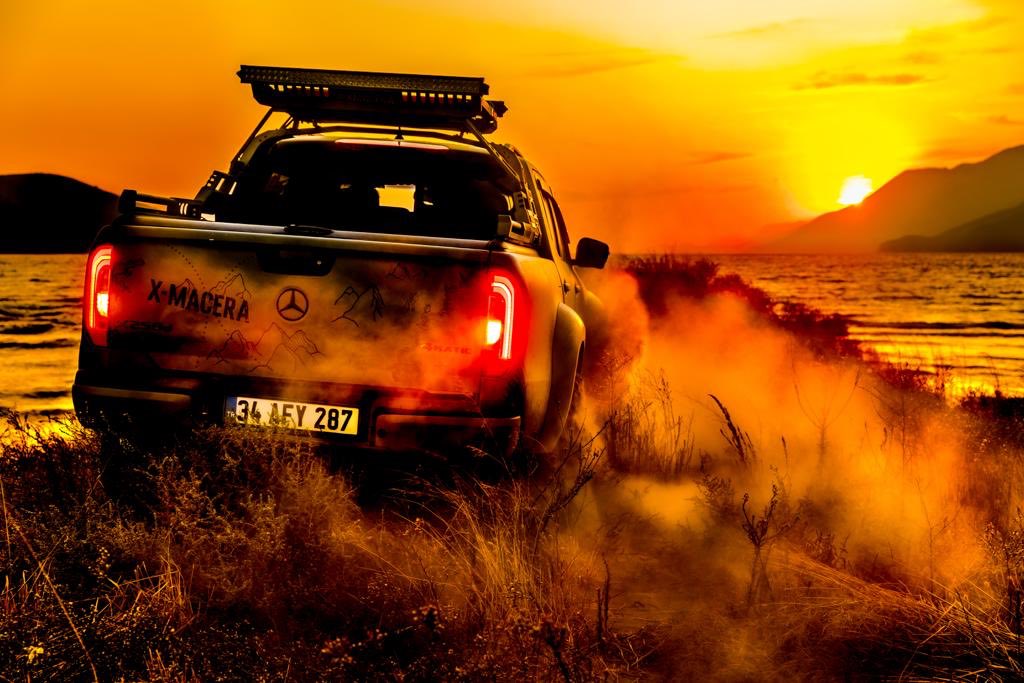 RumBat's tweet photo. #Xmacera aracımızla WRC Turkey yarışını takip ettik...
Etaplarda makina mühendisliği ve otomotiv bölümlerinden zımba gibi öğrencilerle buluştuk..
Otomobillerin tarihini, geleceğini, günümüz modellerini, teknik ayrıntıları ve hatta araç modifikasyonunu konuştuk...
#GüçGösterisi https://t.co/kY5YQDtWTU