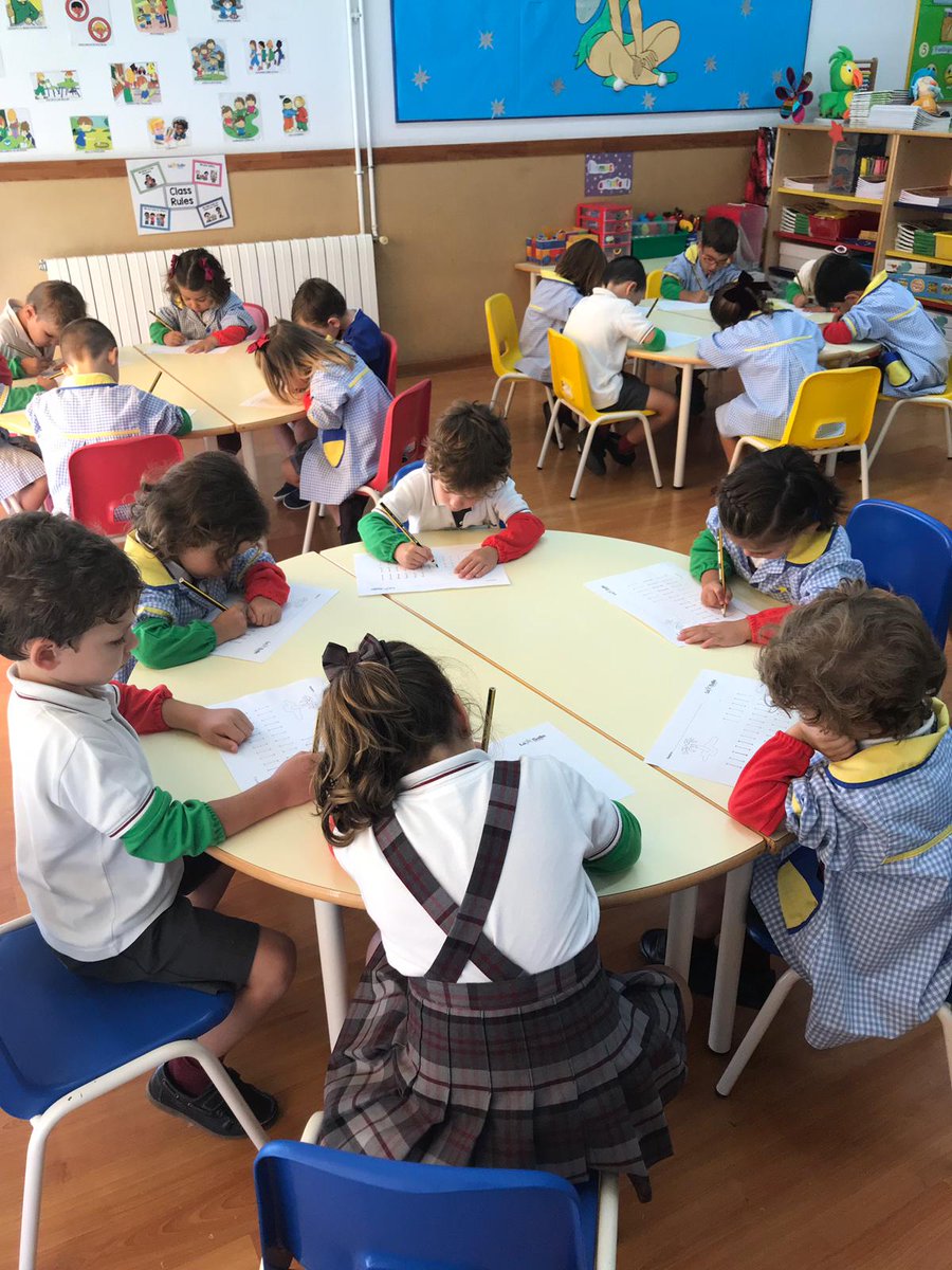LaSalleCordoba's tweet photo. Tras unos primeros día de adaptación, las aulas de Infantil han comenzado con su actividad diaria de trabajos y proyectos. Un año cargados de actividades con la finalidad de superar la etapa con la mejor preparación posible. #Imgina #SomosLaSalle #MiraMásAllá https://t.co/hyqPfmkuVB