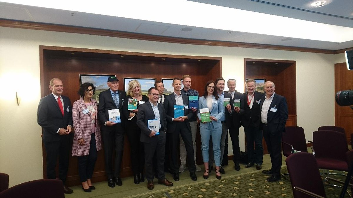 MWVberlin's tweet photo. „Management von morgen ist keine Frage der Generation, sondern einen Frage des Mindsets“, so Tanja Heiß. Vielen Dank an das Herausgeberteam @LenusGmbH @KMS_AG @MedInfluencer @KHSprecher für die Vorstellung von #GenerationHashtag in HH beim Publizistischen Dialog #gwk19 https://t.co/q08othOU0G