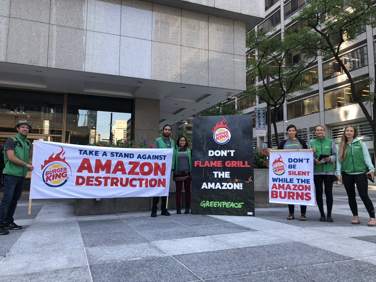 GreenpeaceCA's tweet photo. We just delivered a message to global HQ of the company that owns @Burger King: Don’t flame grill the Amazon! Add your voice 👉 https://t.co/479tBlyMQg #SaveTheAmazon #LessMeatMoreForests https://t.co/v81vgozrtY