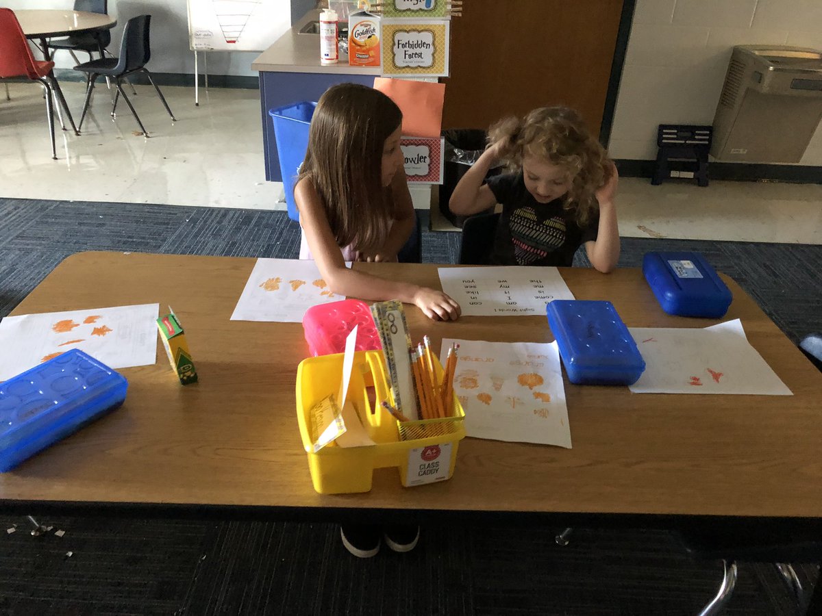 Started our reading buddies program with <a href="/HKindergators/">HCES_KinderGators</a> today. #globalstemleaders <a href="/HcesG/">HCES Gators</a>