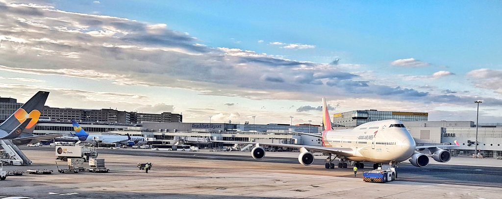 Panorama shot of Frankfurt T1 with Asiana airlines 747 getting ready for Soul @karwundel <a href="/juvenalvtjunior/">Junior 🇧🇷🇺🇦🇺🇦🇧🇷</a> 
<a href="/Arash_hos/">آرش</a> <a href="/twintair737/">💙 Twintair ✈️🌐</a>
